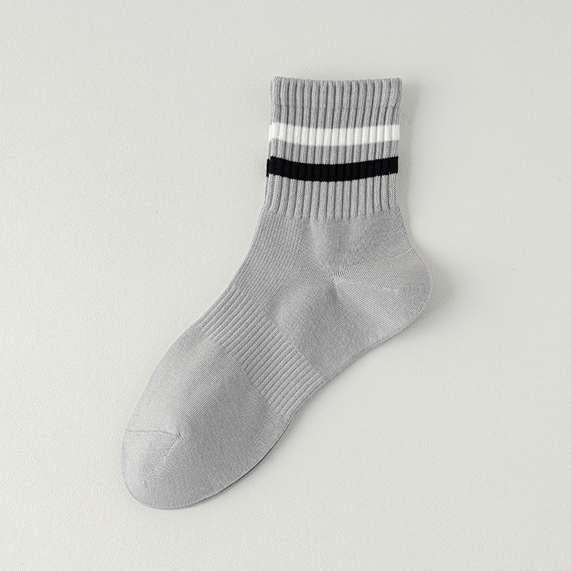 Calcetines cortos de algodón de color sólido para hombres otoño y invierno 100 algodón en una máquina sin hueso anti-balling paquete independiente de rayas de dos barras calcetines para hombres