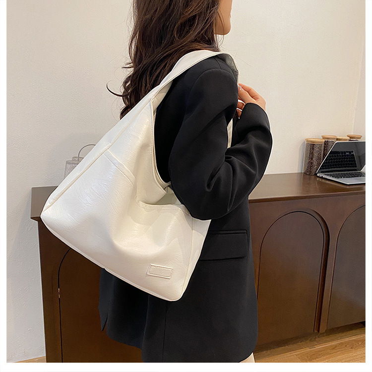Large-capacity female 2024 new autumn and winter soft leather bucket bag, commuter tote bag, college student class single-shoulder bag undefined