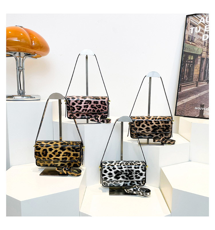 The 2024 new Korean-style fashionable leopard print individual women's single-shoulder crossbody underarm bag is now available. This year, simplicity is in vogue undefined