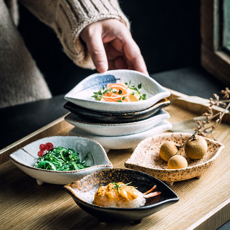 Japanese-style ceramic leaf-shaped dipping plate, household seasoning plate, small dish for sauces, creative pickles and cold dishes, snack plate