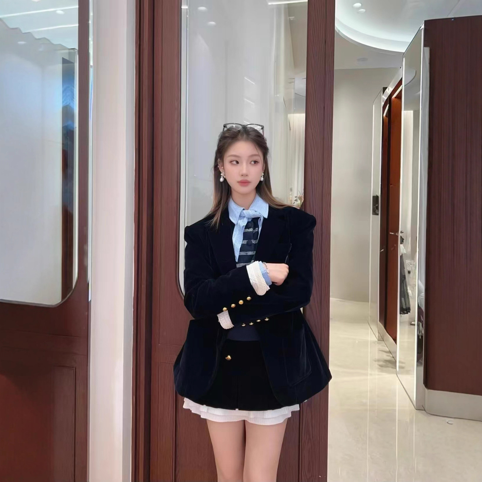 Lajia's 2026 Model In Navy Blue, Old Money Style, Silhouette-enhancing, Waist-cinching, Slimming Velvet Blazer With A_ecoleips.com