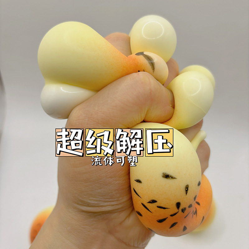 Desahogue la tarta de huevo de mochi fluida de rebote lento, pellizque, descompresión creativa, comida de imitación, carpincho de dibujos animados, Kapibala