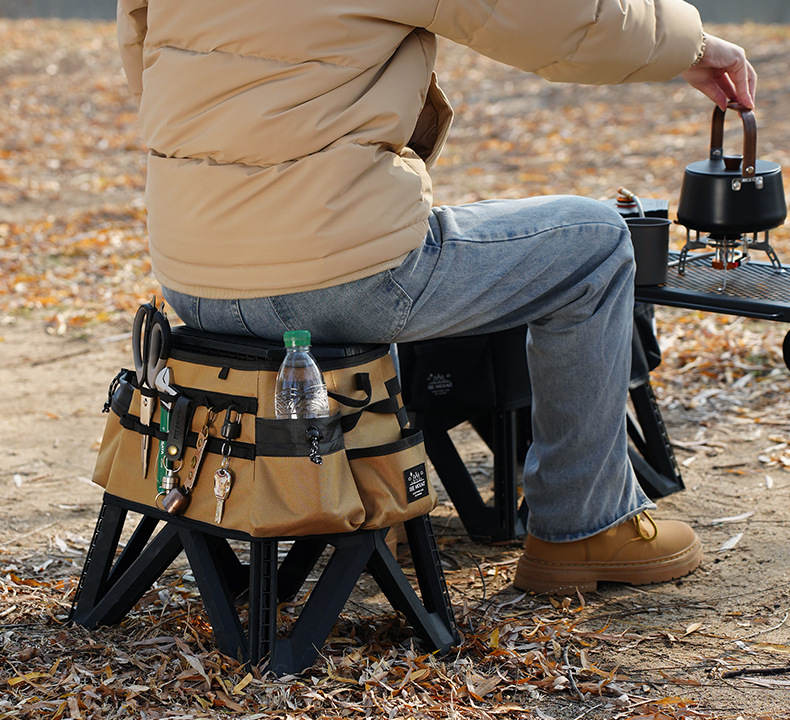 Tabouret de camping pliant avec sac de rangement et poches_voghion.com