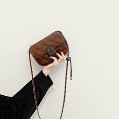 高級感小包包女2024新款潮時尚小眾斜挎包菱格鏈條復古小方包