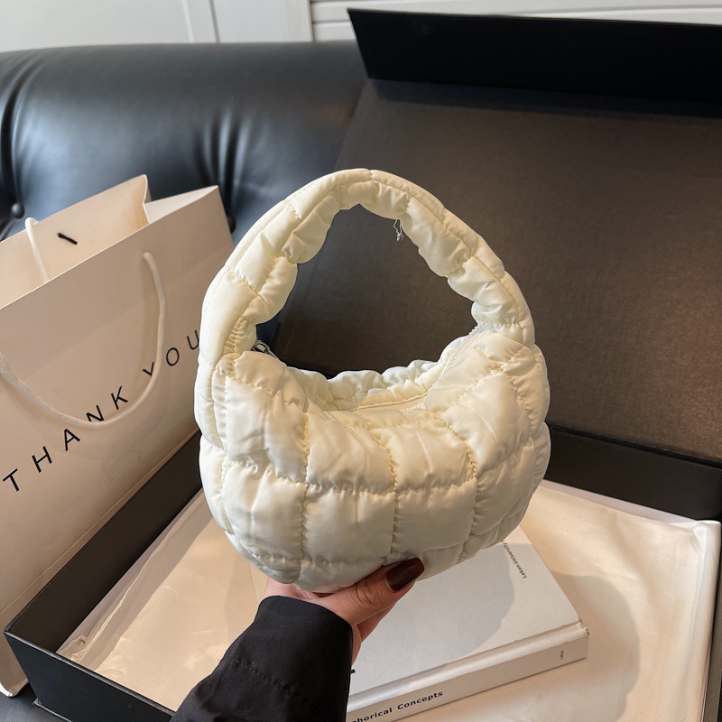 Bolso de nube a cuadros plisados coreanos al por mayor Bolso de axilas 2024 Nuevo estilo de plumón Mini bolso de moda