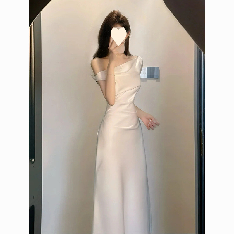 프렌치 스타일의 하이엔드 스윙 칼라 사선 어깨 드레스 허리와 엉덩이를 감싸는 아세테이트 새틴 여름 신작 롱 스커트