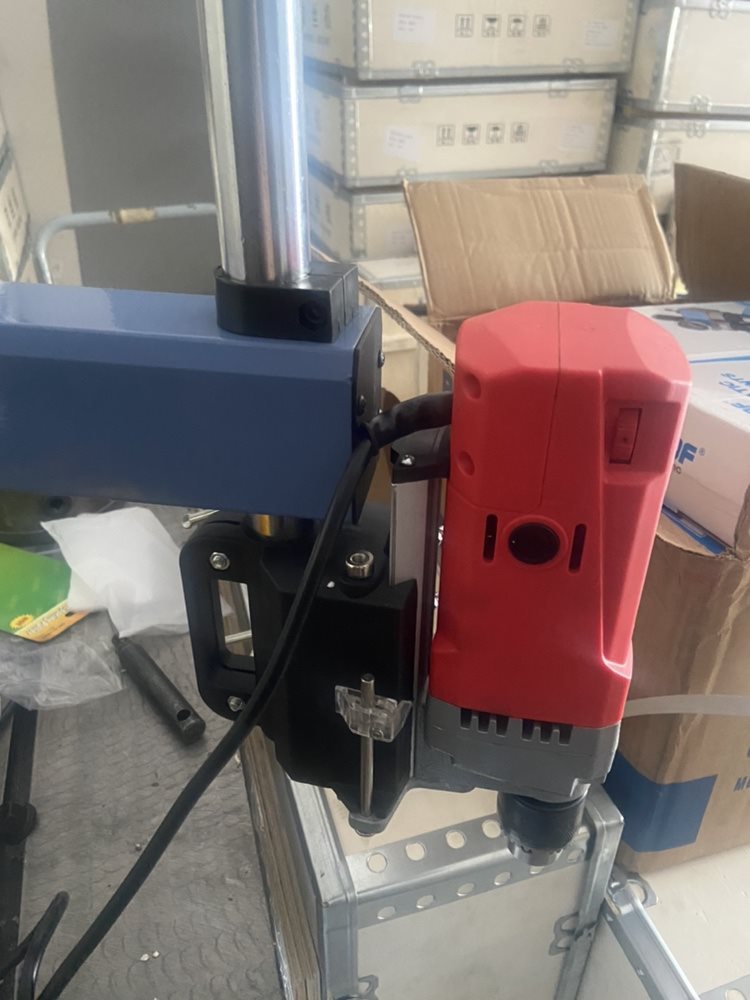 Brazo mecánico de brazo de tornillo de bloqueo automático de soporte de máquina de pulido de soporte de torsión de pinza