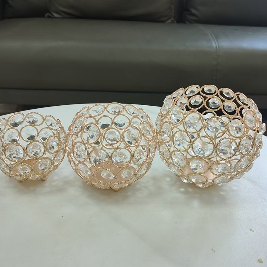 Ins abierto retro pequeño candelabro estilo europeo antiguo a la luz de las velas mesa de comedor en casa decoración del dormitorio accesorios de la foto