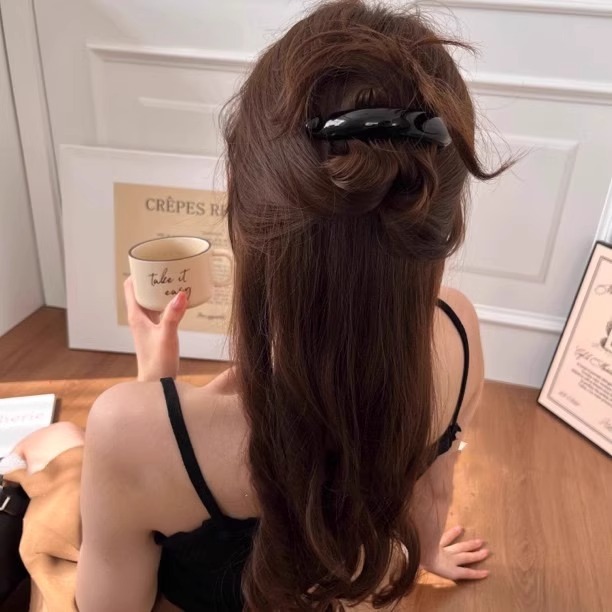 Encora rojo clip de plátano retorcido de una palabra clip de hebilla de cola de caballo alta en la parte posterior de la cabeza horquilla femenino 2025 nuevo tocado de clip horizontal