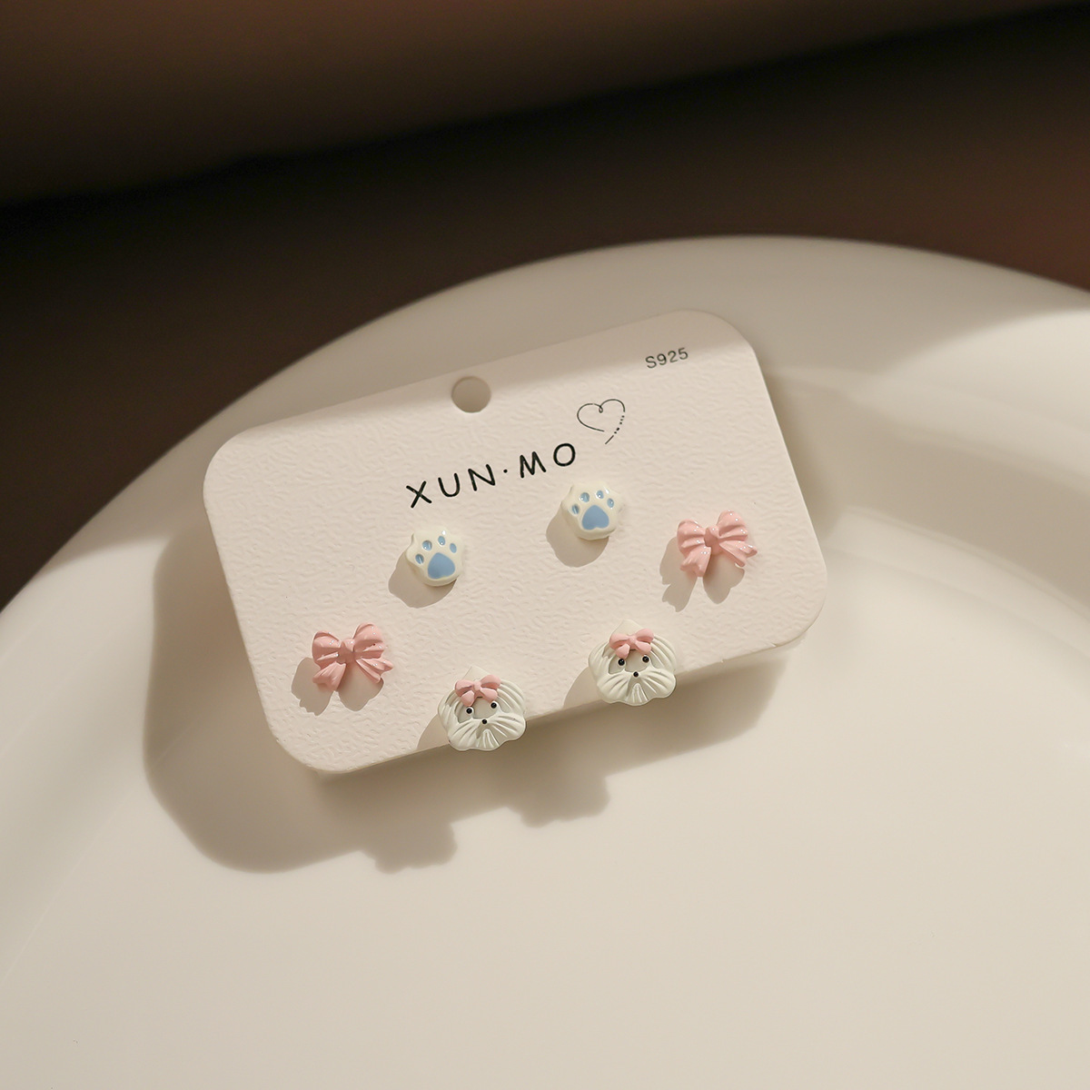 Juego de pendientes de aguja plateados, sencillos y compactos para mujer, pendientes geométricos en forma de corazón, bonitos, dulces y versátiles, venta al por mayor para puestos de mercado