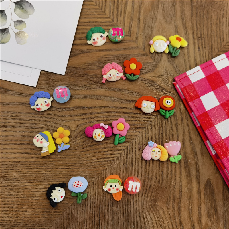 Retro Hand drawn cartoon Floret Portrait Boys and girls head portrait Brooch lovers Pin Hearts schoolbag decorate