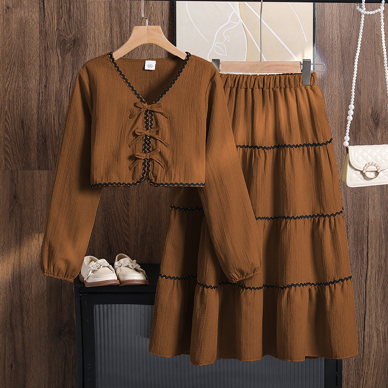 Ropa para niñas de comercio exterior europeo y americano, nueva colección primavera 2026, top de manga larga con lazo y falda de encaje para Amazon transfronterizo.