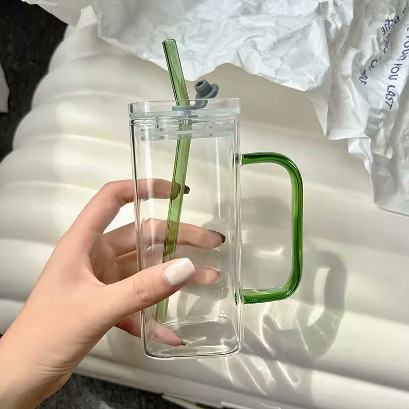 Taza de vidrio cuadrada al por mayor taza de té separada taza de agua de paja transparente taza de vidrio de silicona alta temperatura