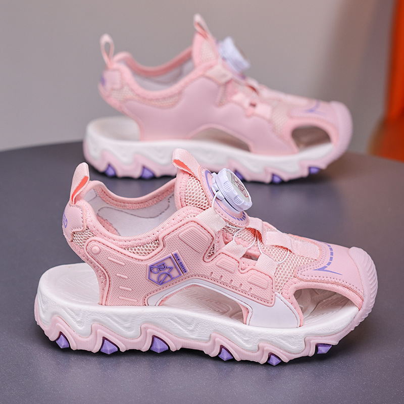 Verano 2025 nuevo estilo sandalias de malla hueca para niños zapatos de playa Baotou botones giratorio sandalias deportivas para niños de suela suave