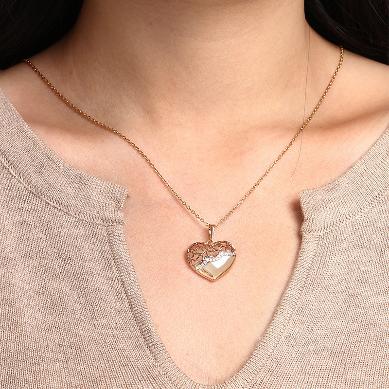 Joyería Xupe estilo coreano nicho diseño alto sentido collar joyería mujer neto rojo Luz de lujo temperamento amor colgante venta al por mayor