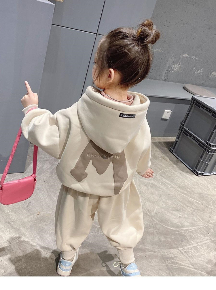 Plysjsett for jenter 2023 nye friterte gatehøst vinterklær barne- og guttesport fortykket genser_voghion.com