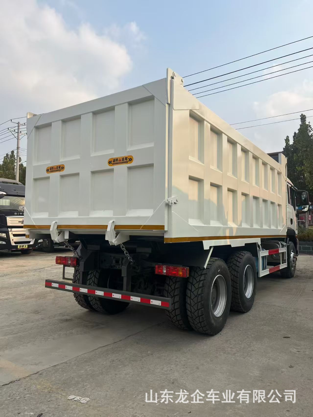 Factory Cross-Border Heavy-Duty Dump Truck Howo Tx380 Horsepower 10-Wheel Dump Truck for Engineering and Mining Transport