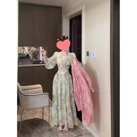法式漂亮独特交叉领连衣裙甜美套装纯欲碎花夏季v绑带短款长袖上