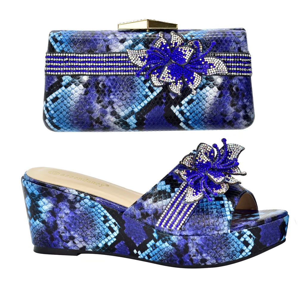 Snakeskin wedge sandals with round toe and three-dimensional applique embellish clutch shoe bag_vogvips.com