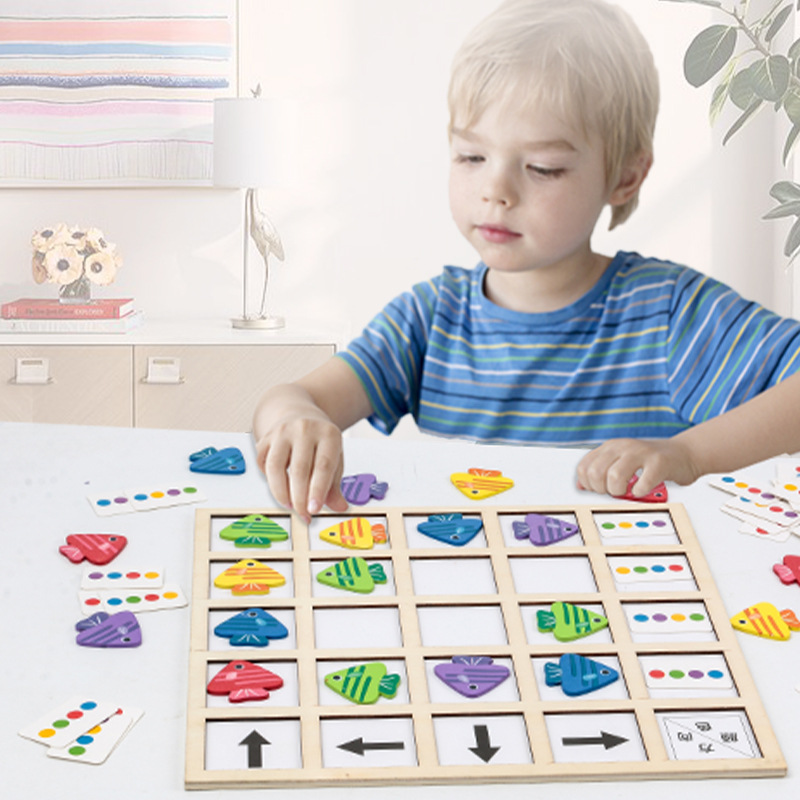 Pequeño pez para encontrar direcciones ayudas didácticas de pensamiento lógico direcciones cognitivas de pares de colores juguetes de madera de educación temprana image 3