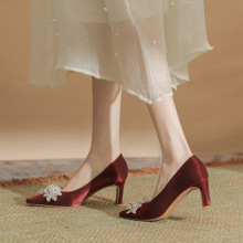 粗跟红色婚鞋女秋季新款缎面秀禾新娘鞋中跟不累脚中式高跟鞋婚鞋
