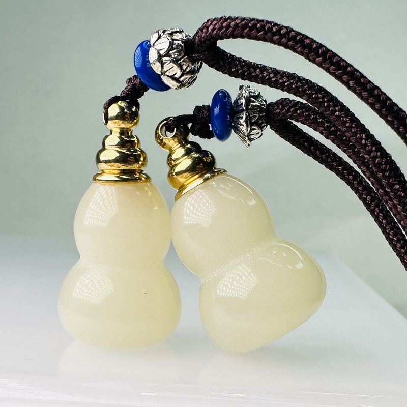 Pendant white jade