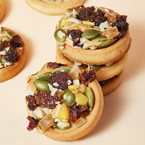 Internet celebrity nut round biscuits, tough breakfast, cranberry, handmade salted egg yolk flavor, Internet celebrity snacks, snacks