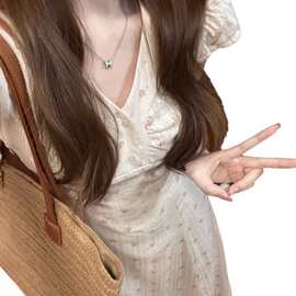 法式复古温柔风减龄碎花V领连衣裙女夏装绝美设计感修身显瘦长裙