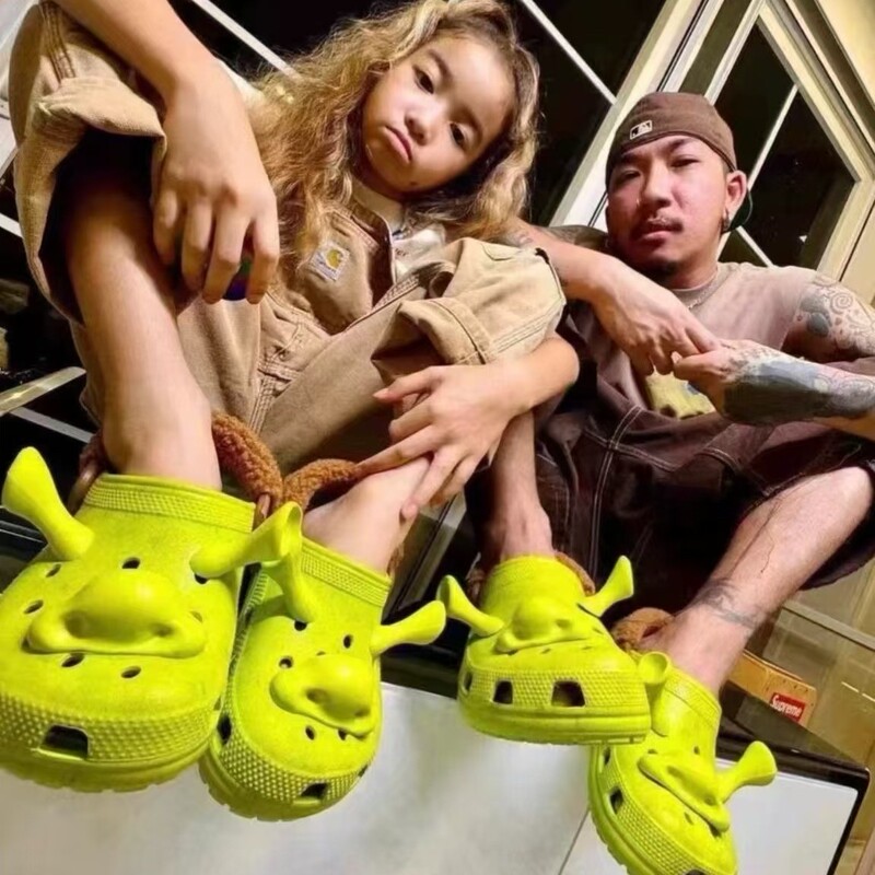 Shrek Croc Shoes Outdoor Breathable Casual Beach Shoes Baotou Slippers Sandals Men and Women New Style