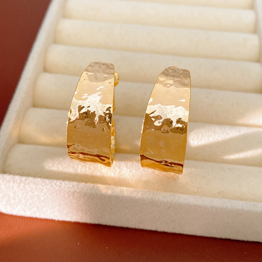 18k oro real chapado aguja de plata plegado pendientes redondos ligero lujo de alto nivel pendientes de metal de aire frío pendientes personales