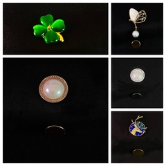 New four-leaf clover lucky grass deer-themed magnetic zirconium high-quality copper brooch for women, unique design, versatile