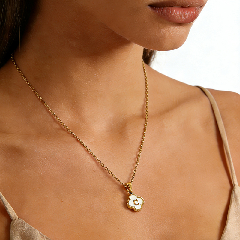 Cross-Border Simple Stainless Steel 18K Four-Leaf Clover Letter Necklace for Women Ins Fashion Shell Letter Pendant Jewelry Wholesale