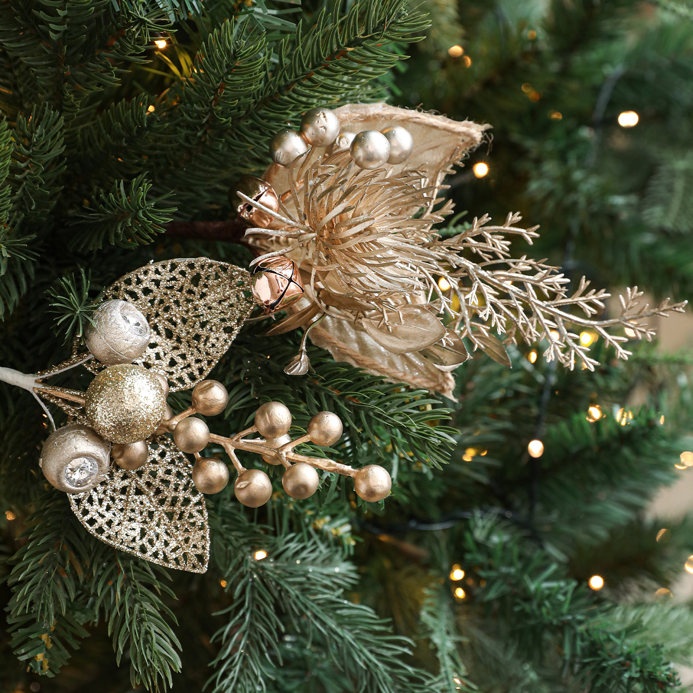 Transfronterizos de oro ramas de Navidad hojas de árbol de Navidad coronas de vinas decorativas decorativas de flores accesorios de atmósfera suministros