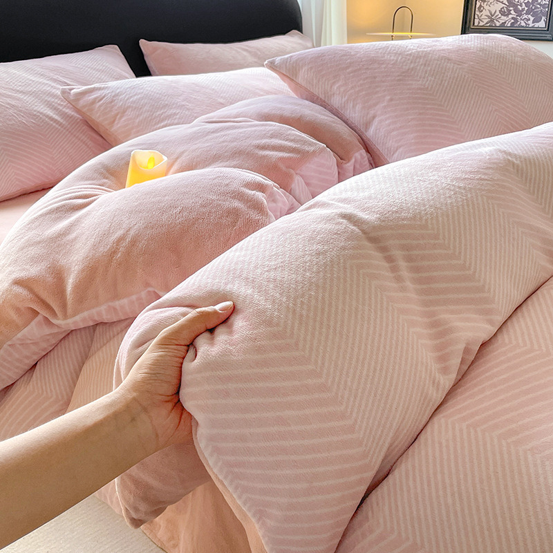 Otoño y invierno de leche de lana de cuatro piezas conjunto 2025 nuevo doble cara sábanas de lana de coral cubierta de cama de tres piezas grueso conjunto