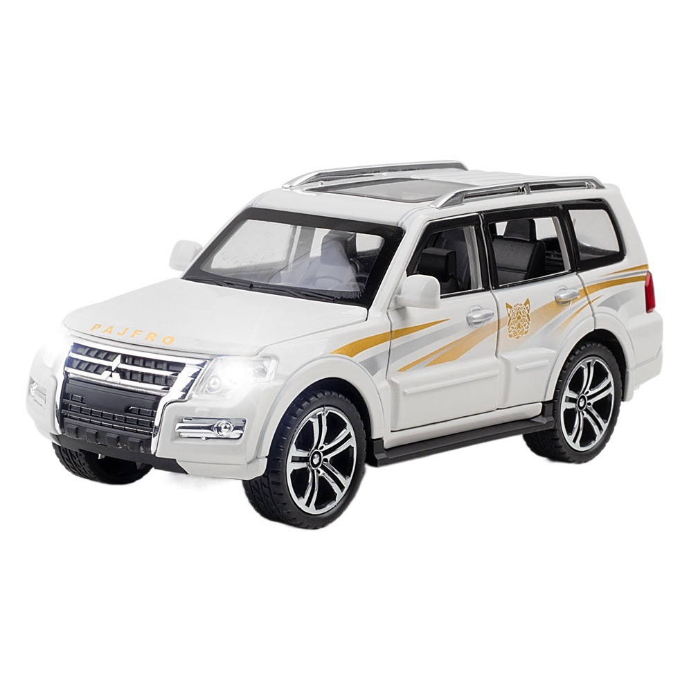 Modelo de coche de aleación de coche 1:32 Mitsubishi Pajero Tire hacia atrás vehículo todoterreno con sonido y luz niño modelo de coche de juguete adornos