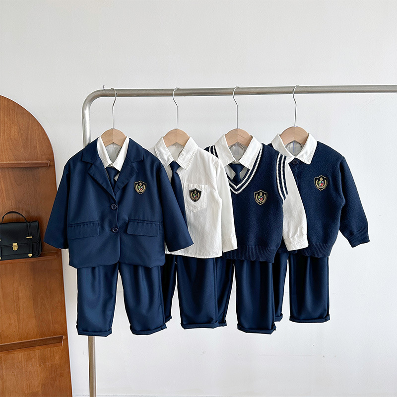 Nausicaa del viento 2024 otoño nueva ropa para niños versión coreana de la serie de combinación de estilo universitario traje de todo fósforo para niños