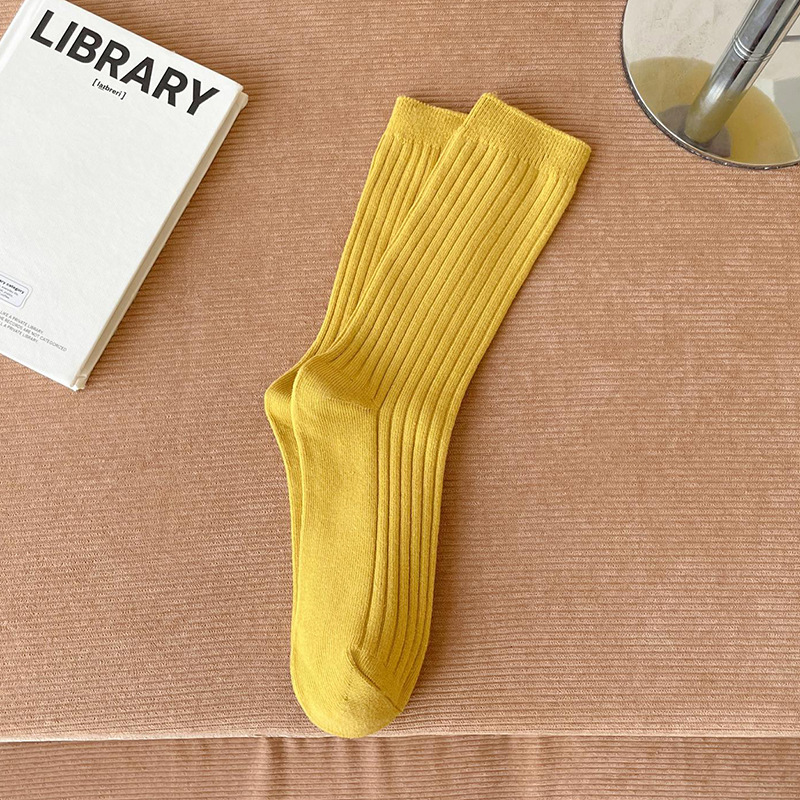 Otoño e invierno calcetines de algodón de color sólido calcetines de pila de color caramelo a rayas de las mujeres INS de moda de doble aguja calcetines de mujer de estilo universitario japonés