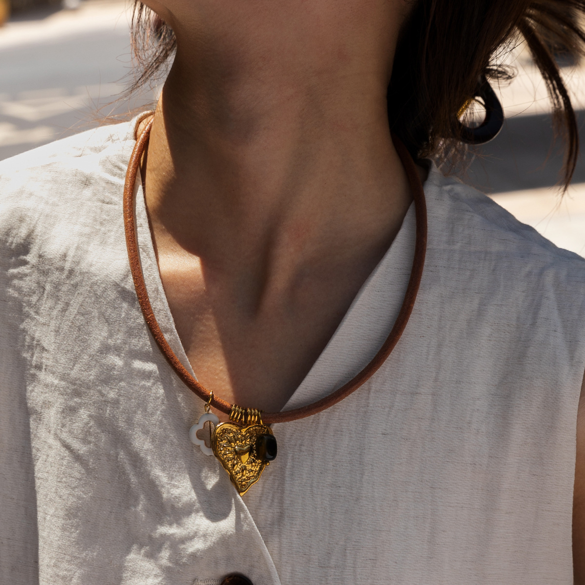 Collar de colgante de acero inoxidable de la UE y los Estados Unidos, collar de cuerda de cuero hueco, joyas transfronterizas para mujeres