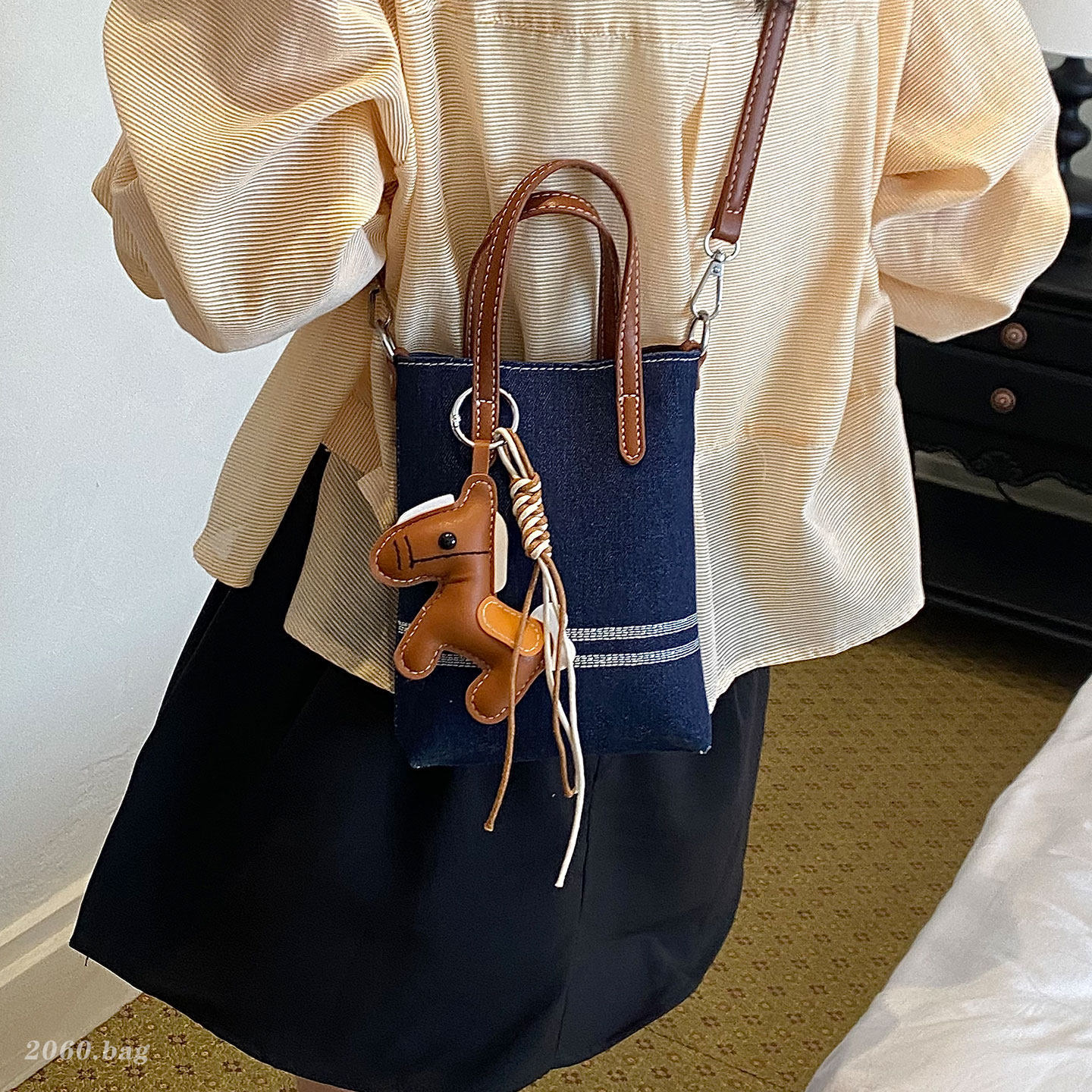 Bucket2026 móvil moda nuevo verano coreano versátil nicho bolso de textura jeans mochila bolso de hombro mujer