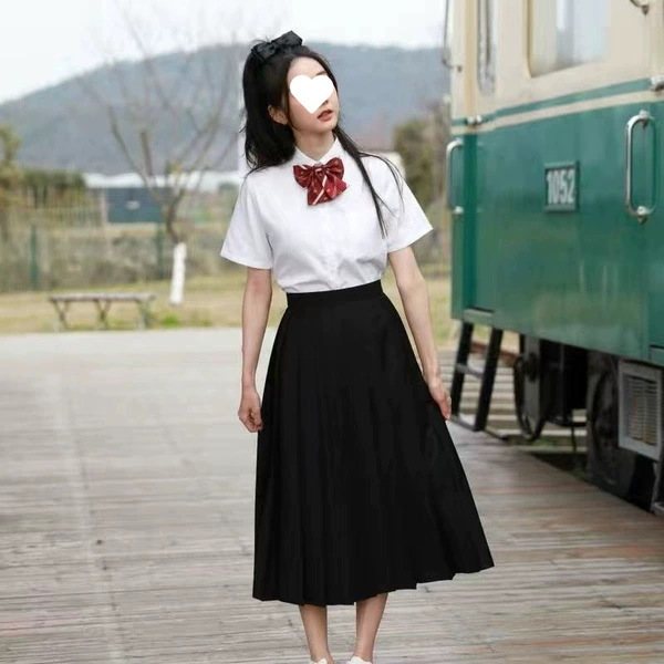 Women's white short sleeves + pleated long skirt + red crown tie