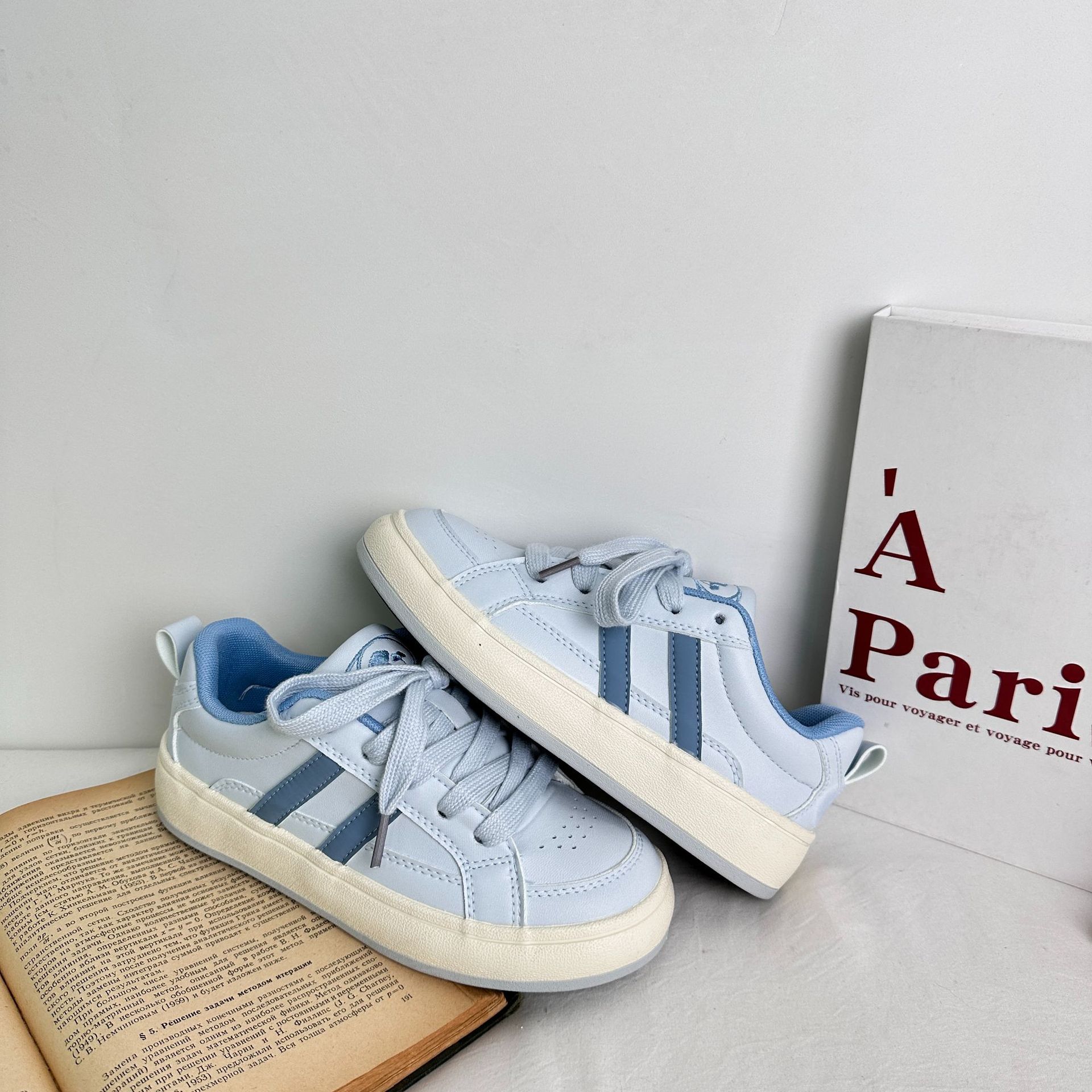 Yuanbo 2025 primavera nuevos zapatos para estudiantes zapatos blancos de microfibra de cuero para mujer versión coreana de zapatos de lona de todo fósforo image 6