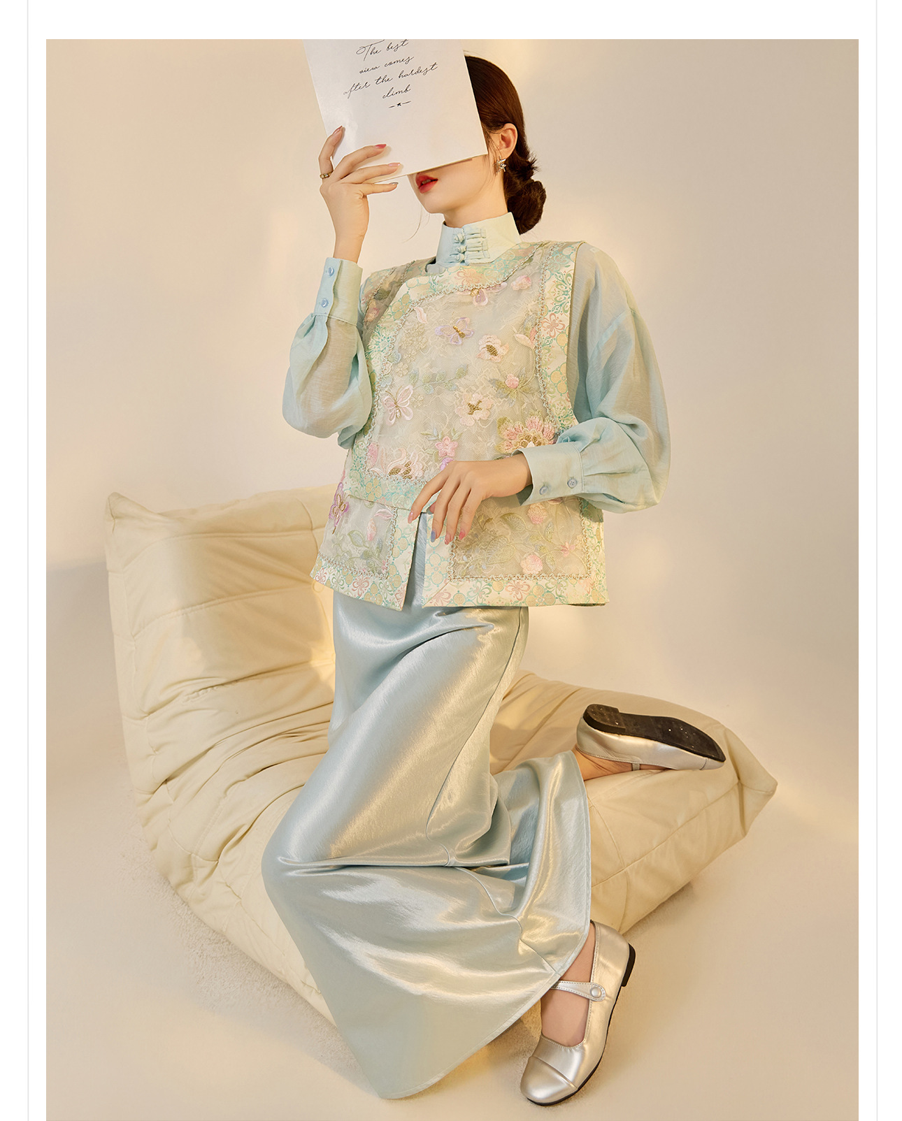 Áo vest gile nữ lụa tơ tằm thêu họa tiết cổ tròn không tay phong cách Trung Hoa mới ZX N6021 — màu xanh nhạt chi tiết 21
