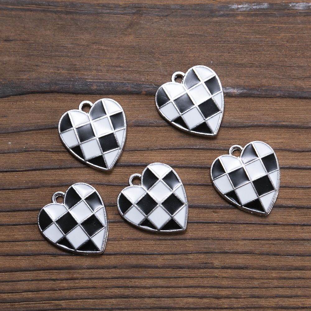 10 Pieces Simple Style Heart Shape Checkered Alloy Enamel Pendant Jewelry Accessories display picture 9