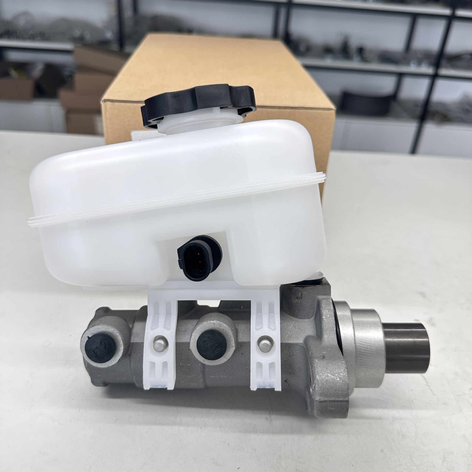 Suitable for Isuzu Brake Master Cylinder Brake Master Cylinder 25858330