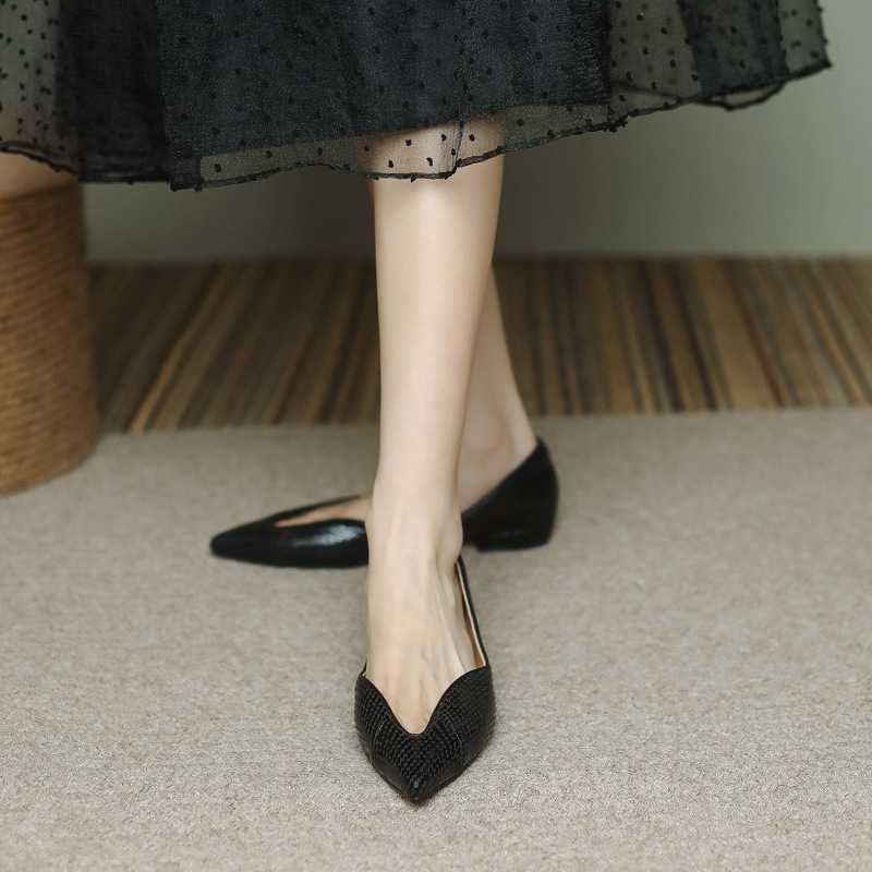 틈새 프랑스 V 얕은 입 뾰족한 발가락 플랫 슈즈 2023 봄과 가을 새 여성 신발 여성용 양가죽 부드러운 바닥 플랫 힐 싱글 레이어 슈즈