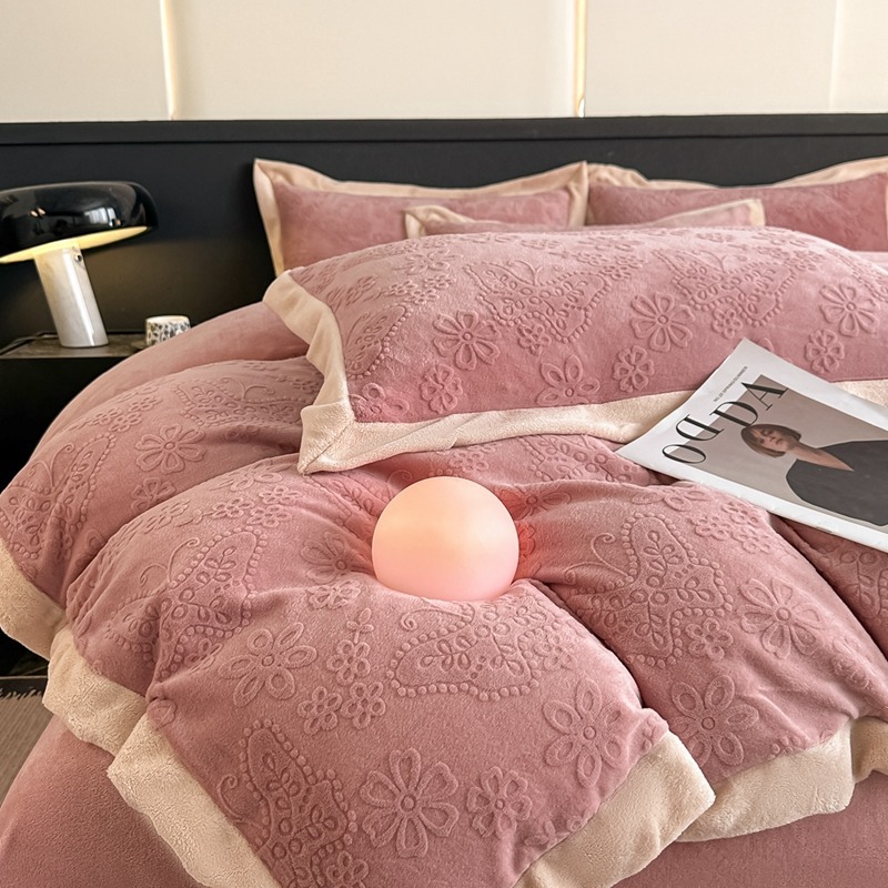 1688厳選連名A類冬5D彫刻牛乳パイル4点セット両面パイルシーツカバーが厚く保温されている