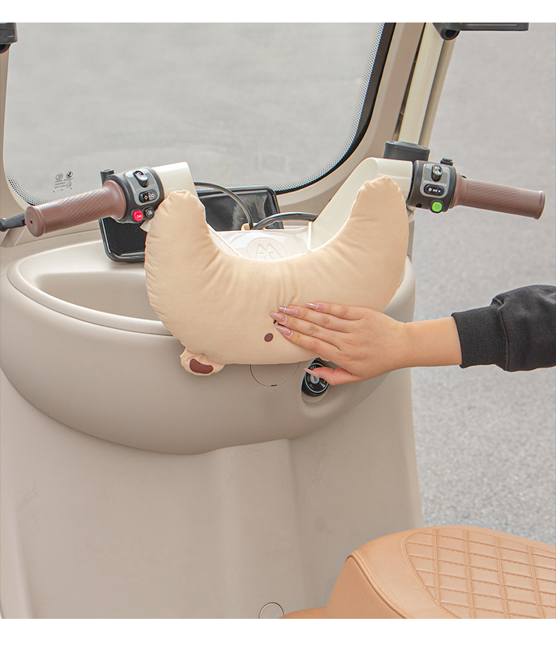 Tricycle children's anti-collision pad is suitable for Aima, Jinpeng, and Yadi, with an extra-thick and enlarged design to protect babies' heads from collisions