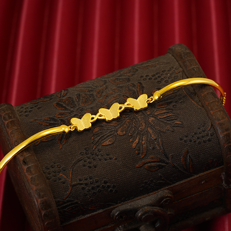 Pulsera chapada en oro todo fósforo exquisito simple mariposa de las mujeres 2022 nueva fábrica de joyería de mano al por mayor