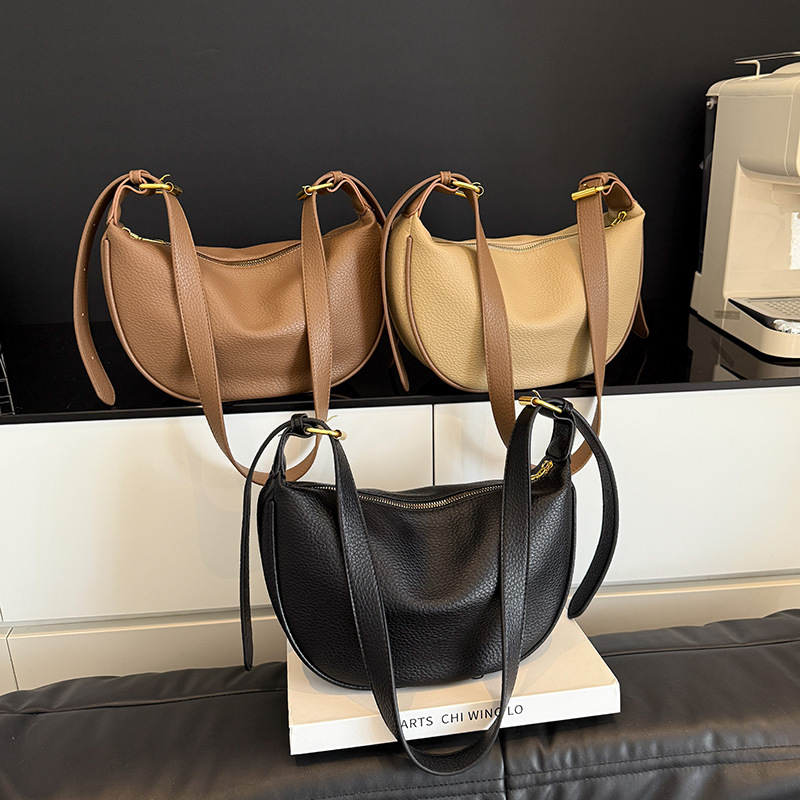 Capacious shoulder bag