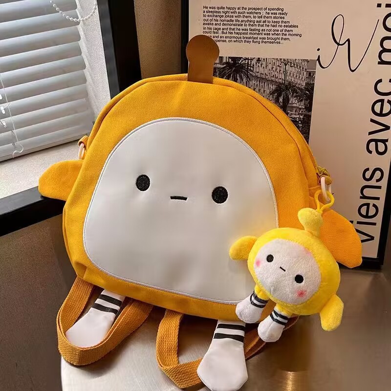 큰 노란색 배낭